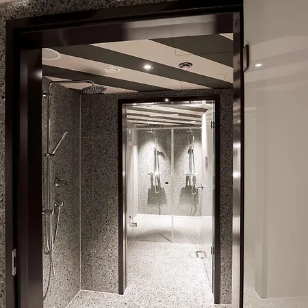Hotel Scandic Frankfurt Hafenpark 4*