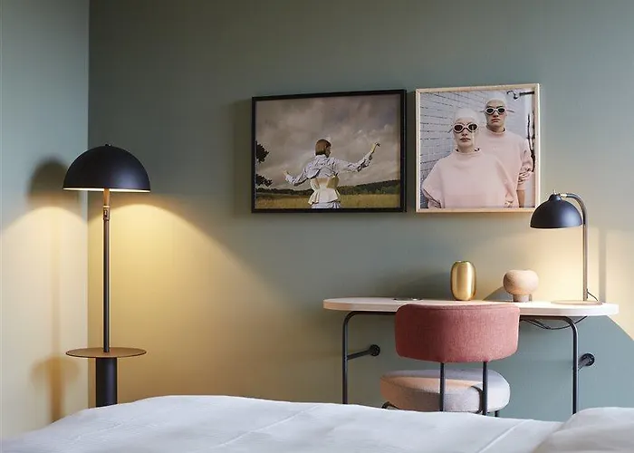 호텔 Scandic Frankfurt Hafenpark 4*