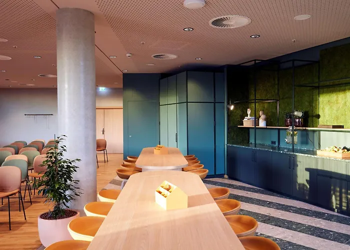 호텔 Scandic Frankfurt Hafenpark 4*